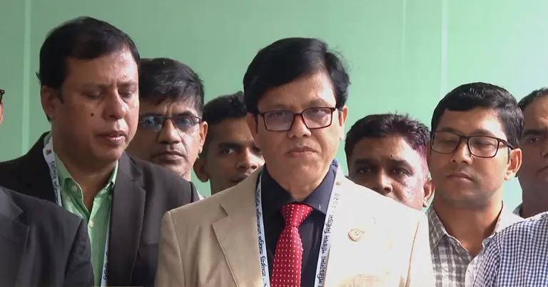 বিসিবি ইসির রিটার্নিং অফিসার শেখ মোহাম্মদ জোবায়েদ কথা বলেছেন